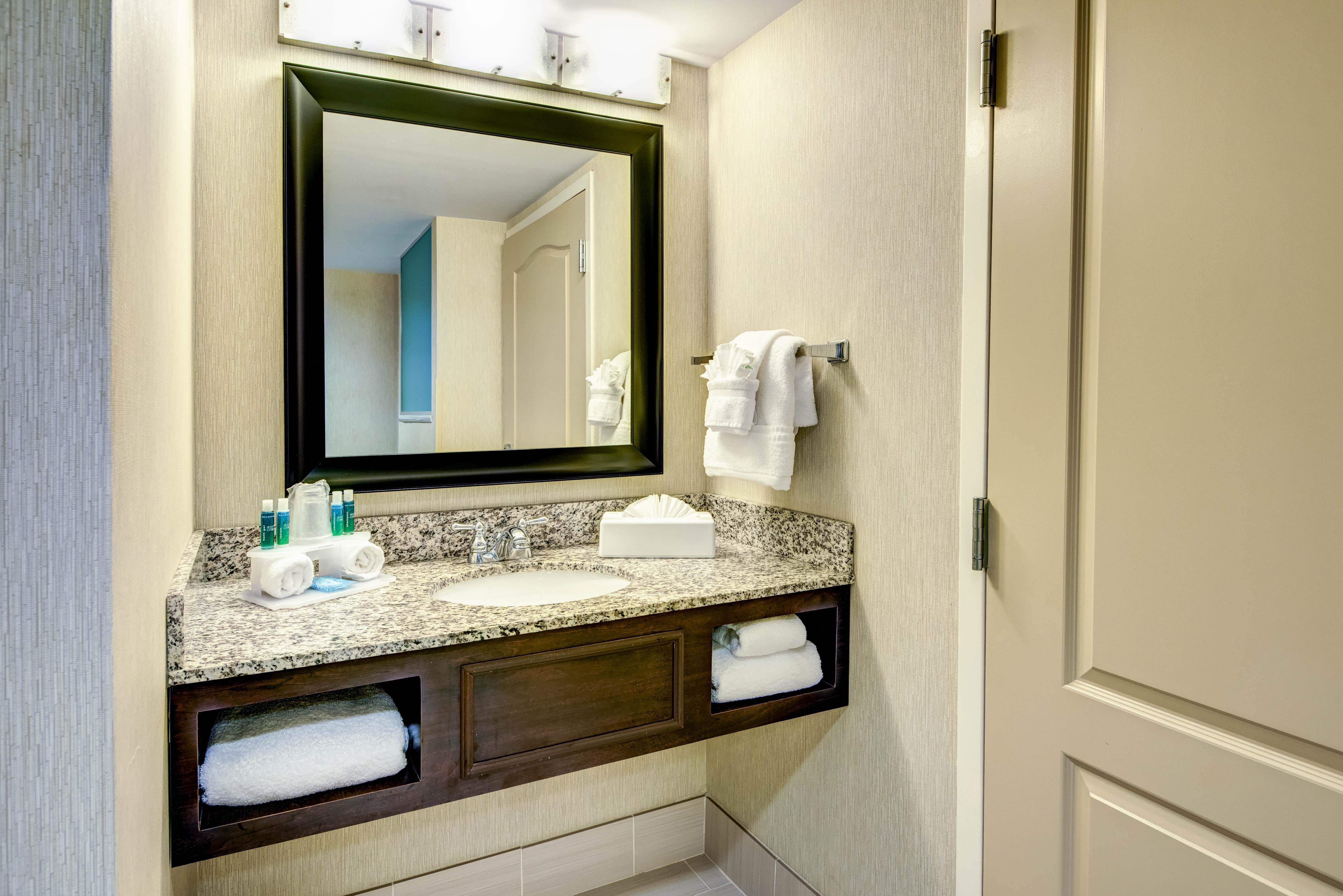 Holiday Inn Express - Neptune By Ihg Экстерьер фото