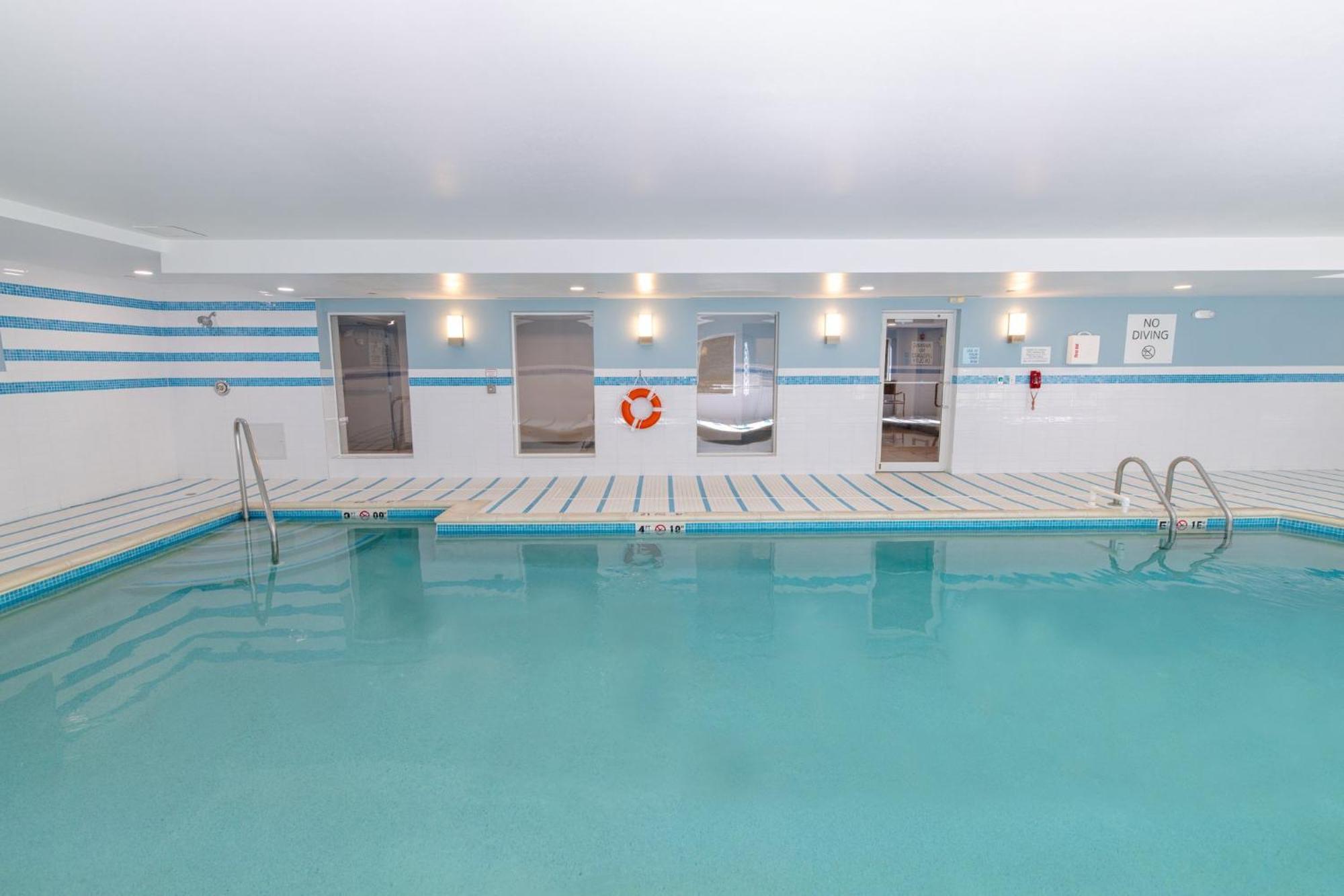 Holiday Inn Express - Neptune By Ihg Экстерьер фото