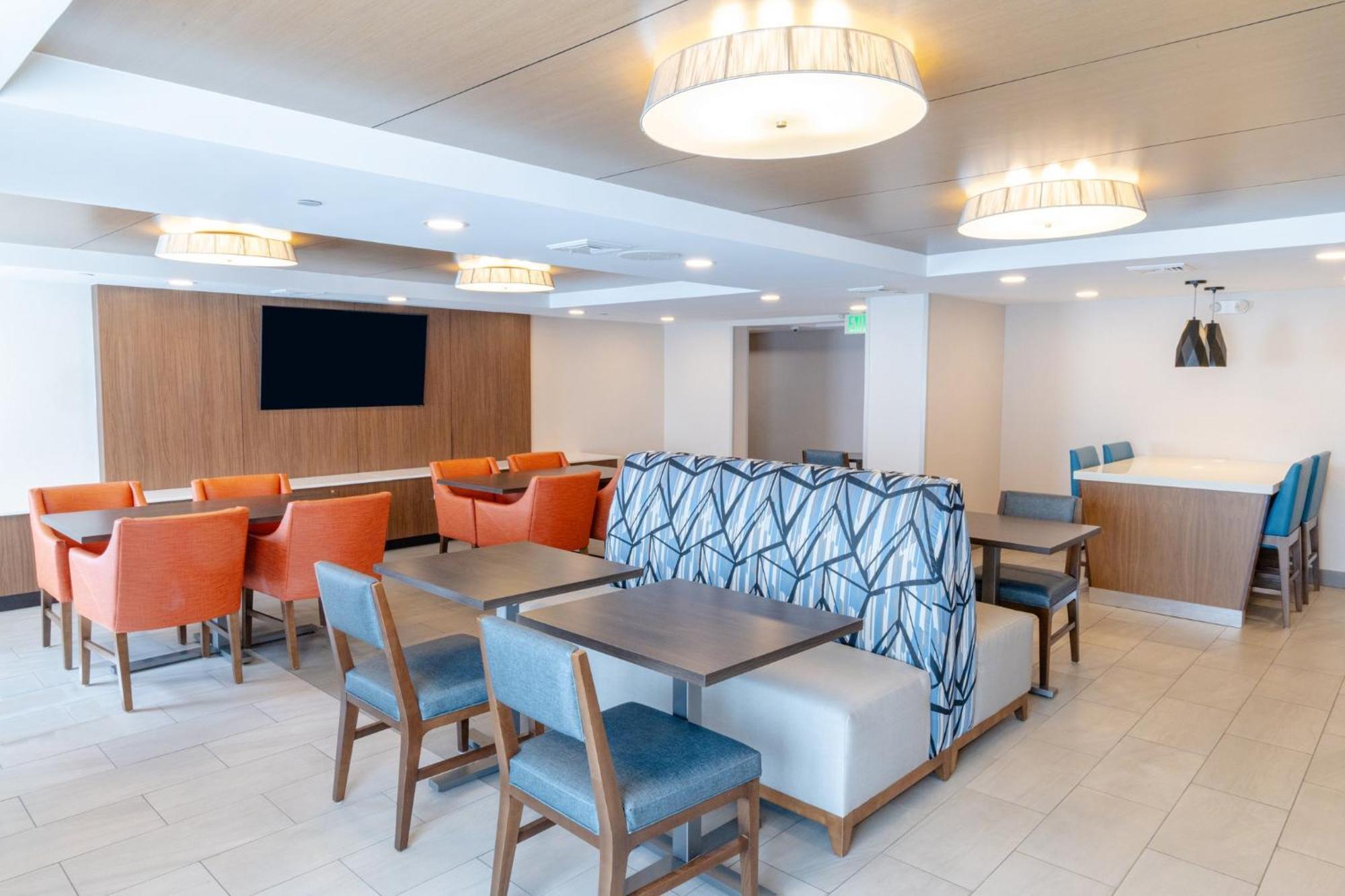 Holiday Inn Express - Neptune By Ihg Экстерьер фото