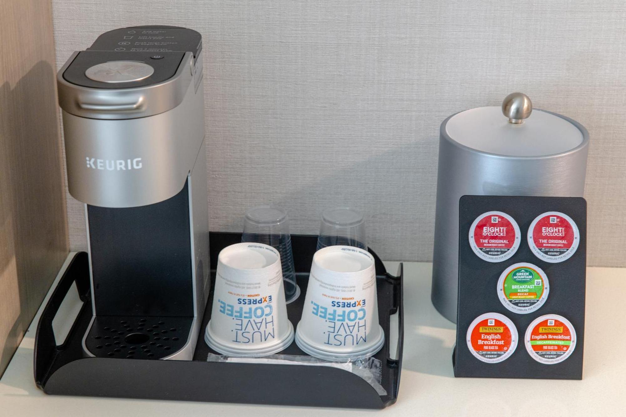 Holiday Inn Express - Neptune By Ihg Экстерьер фото