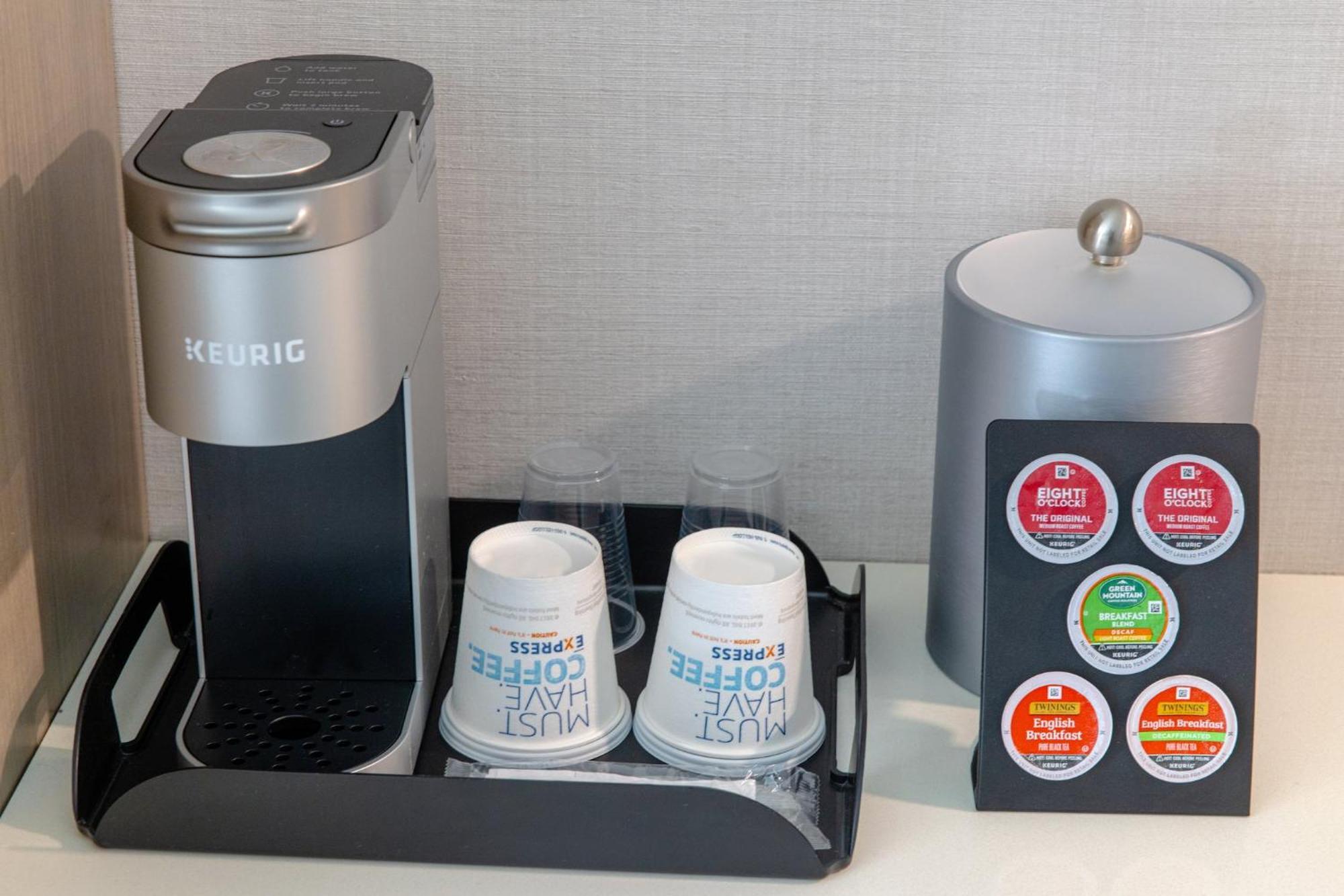 Holiday Inn Express - Neptune By Ihg Экстерьер фото