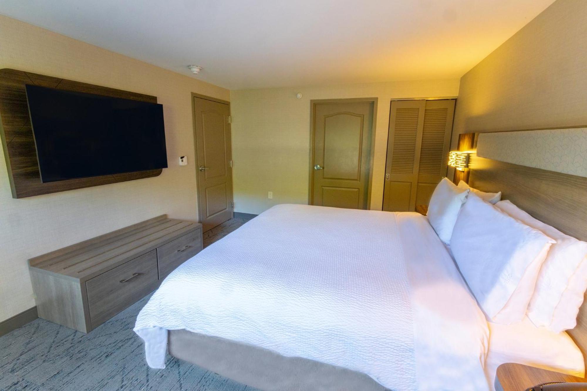 Holiday Inn Express - Neptune By Ihg Экстерьер фото