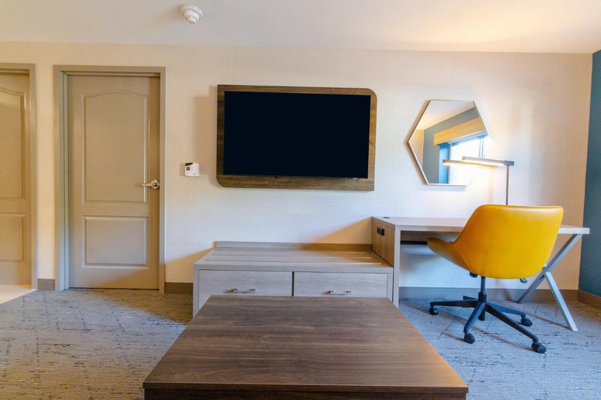 Holiday Inn Express - Neptune By Ihg Экстерьер фото