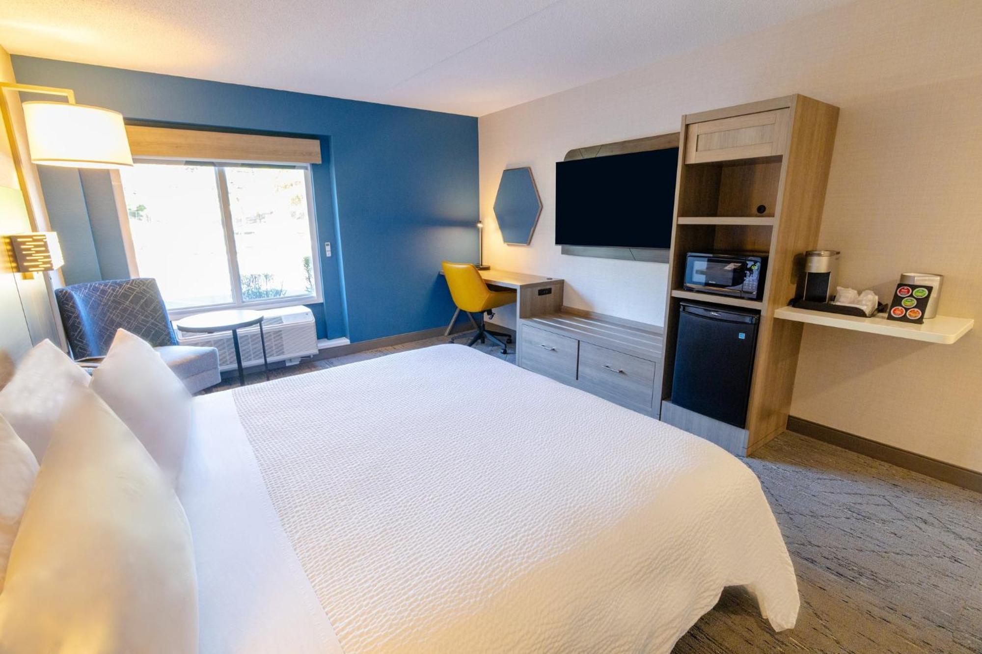 Holiday Inn Express - Neptune By Ihg Экстерьер фото