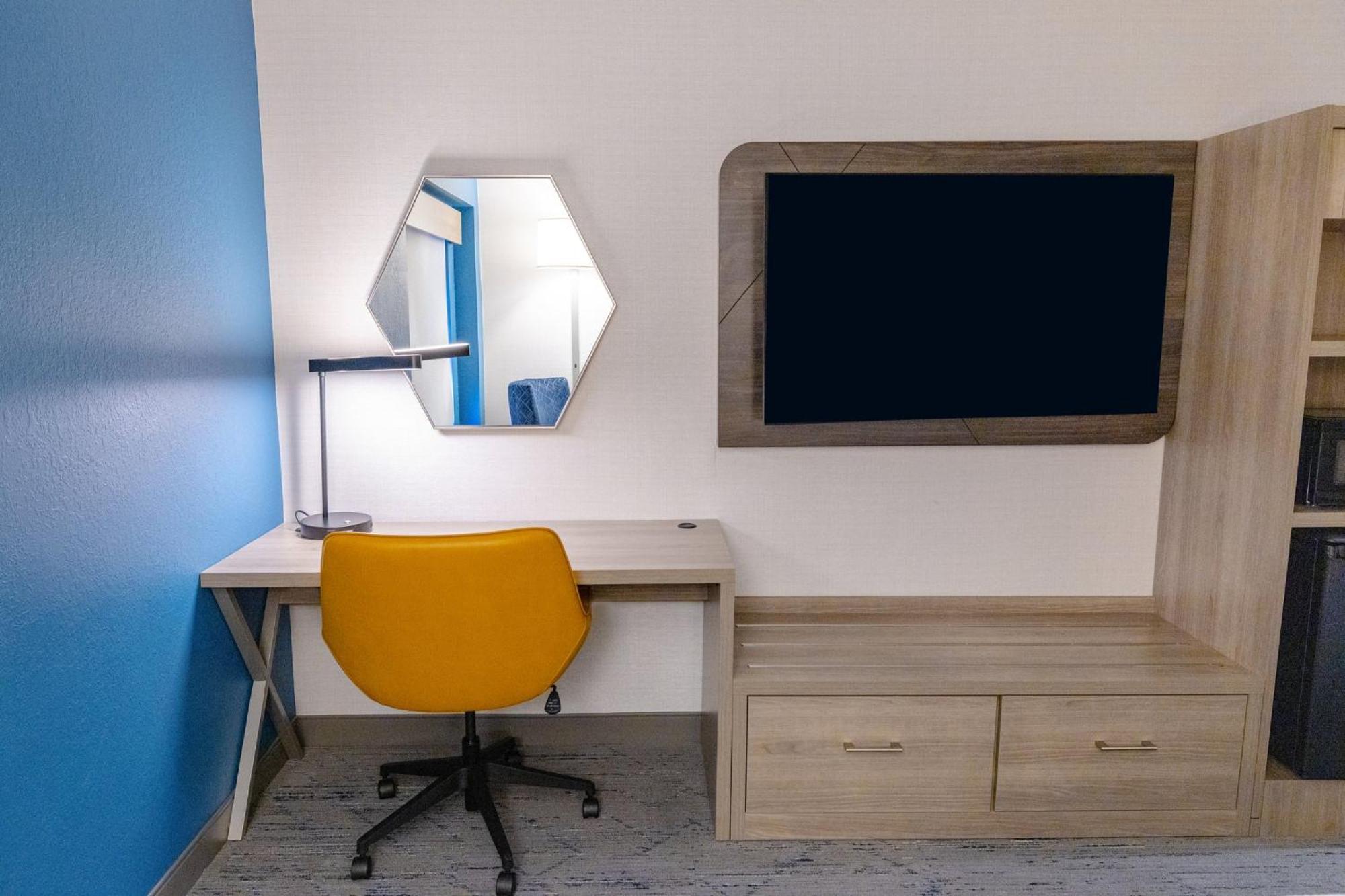 Holiday Inn Express - Neptune By Ihg Экстерьер фото