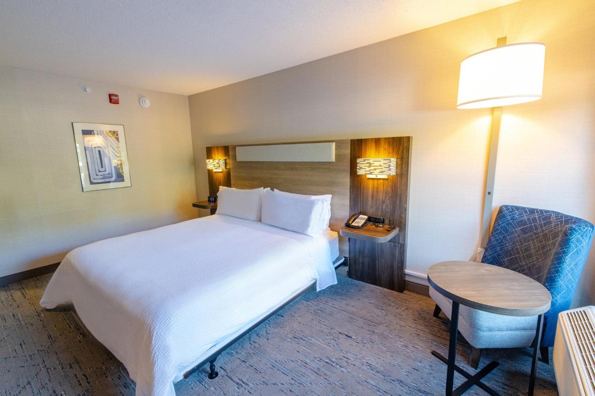 Holiday Inn Express - Neptune By Ihg Экстерьер фото